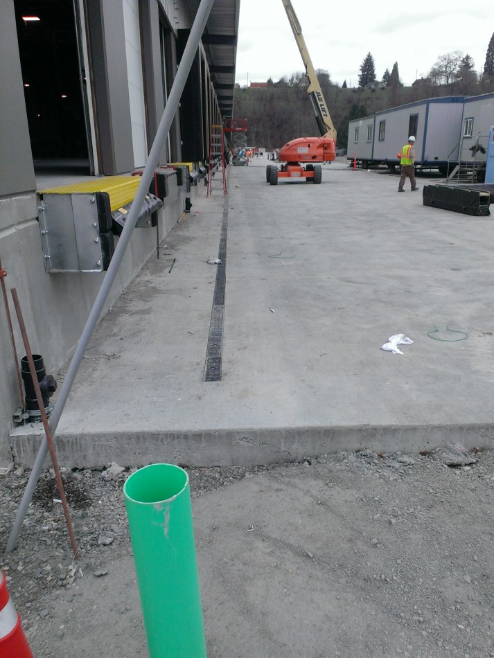 FedEx (Portland OR) - with 10' modules with a tongue and groove rigid interconnect, runs are level and straight.